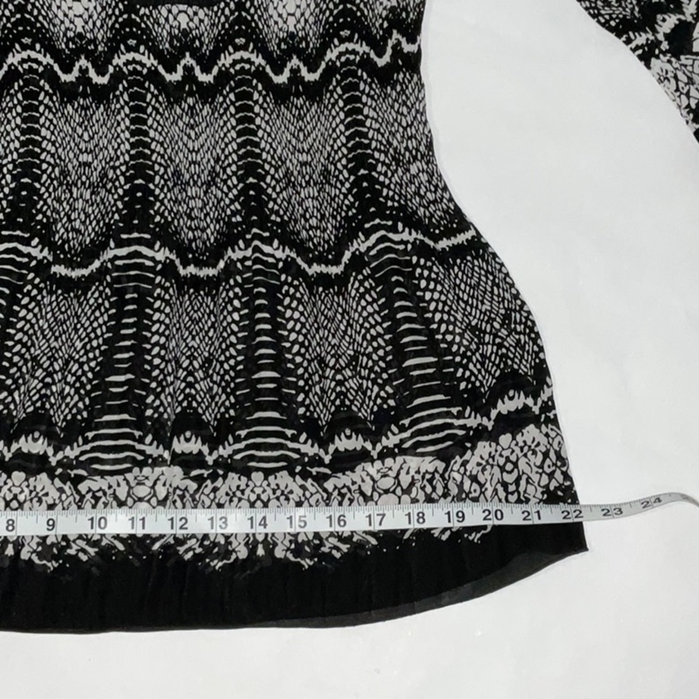 ☀️Nicola, Stretchy Shirt, Size S - Picture 8 of 10